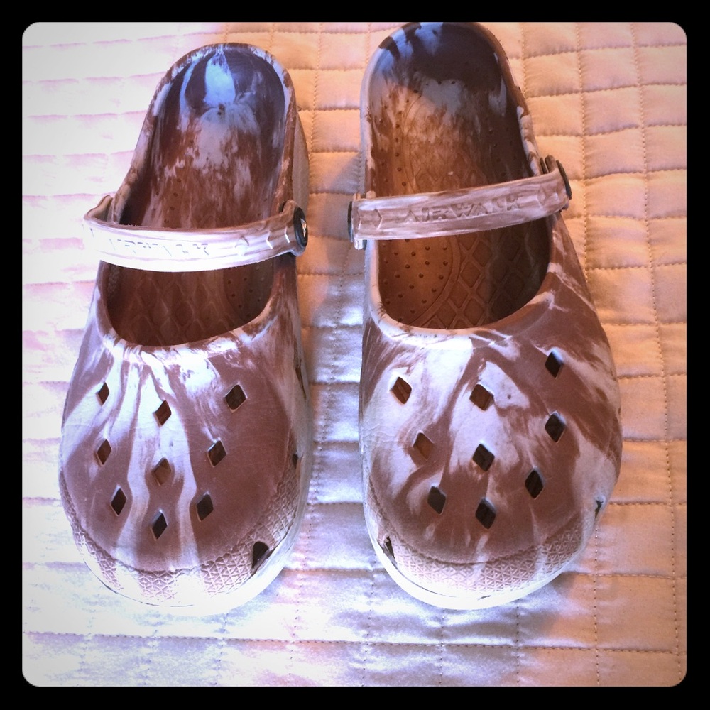 Airwalk foamy shoes - great errand or garden shoes